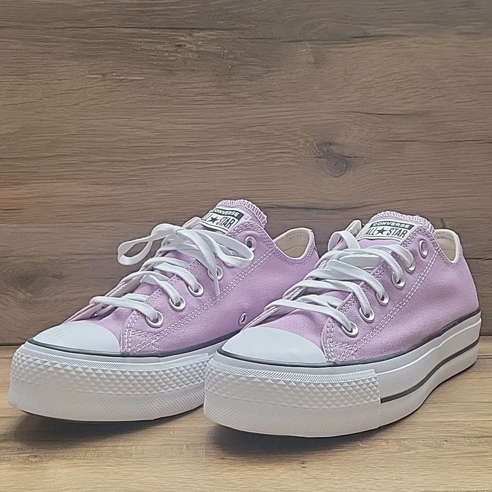 Converse platform Brand new in the box.